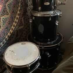 Pearl forum 5piece Drum Kit With Stands And Hardware