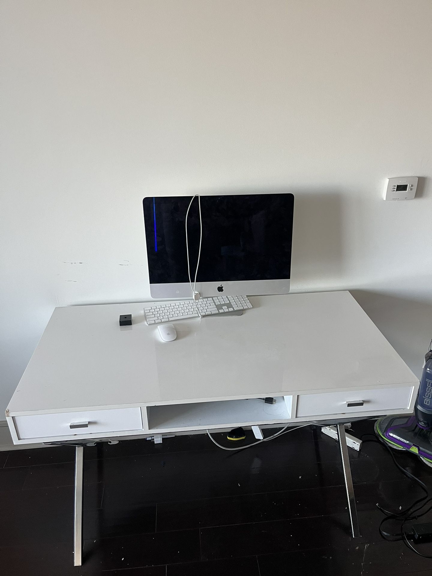 White Glossy Computer Desk 