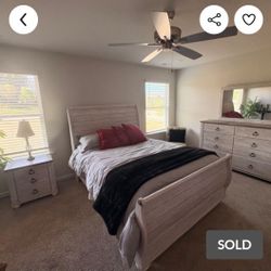 Queen BEDROOM SET - Nearly NEW CHIC FROM ASHLEY 