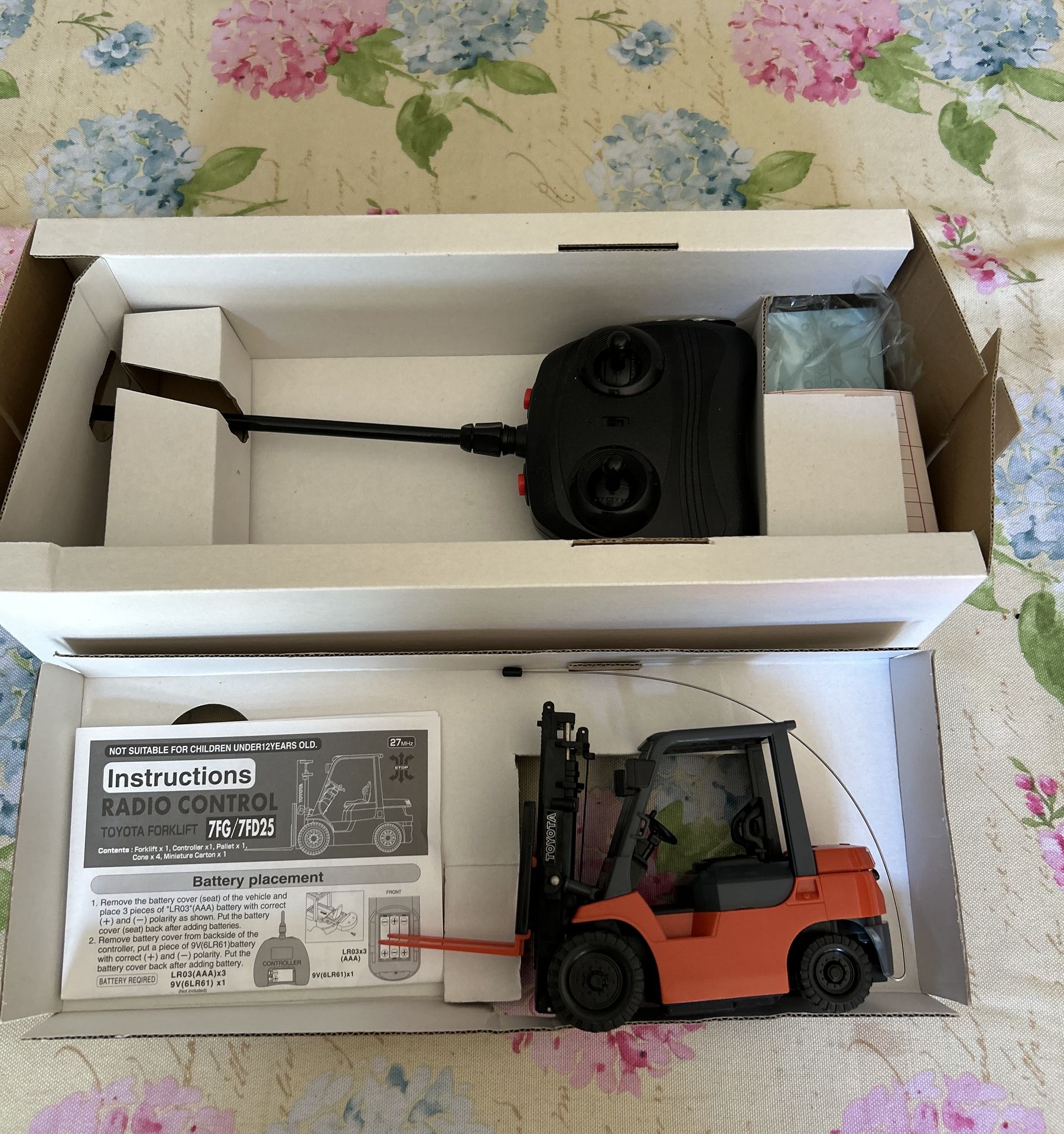 トヨタフォークリフト ラディオ　コントロール TOYOTA forklift radio control 1/20 SCALE