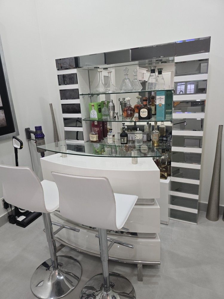 Modern Mirrored Home Bar with Stools Set