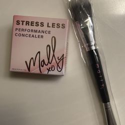 Molly, Beauty Concealer With Brush