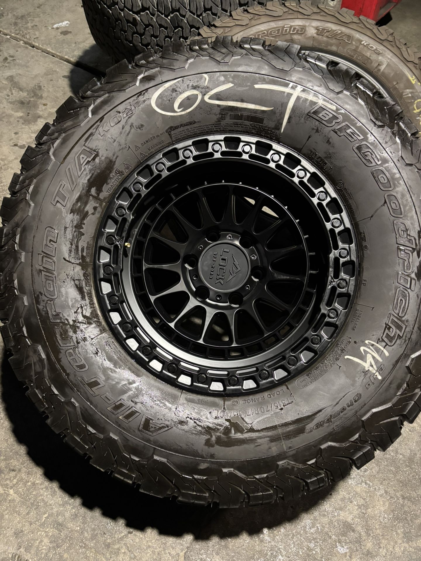 Bendo Un Set De Rines Nuevos Con Llantas Usadas Para Toyota Tacoma Chevy Silverado 