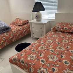 Two Twin Beds With Mattress 