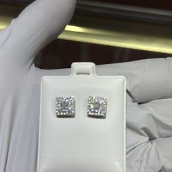 SILVER MOISSANITE EARRING