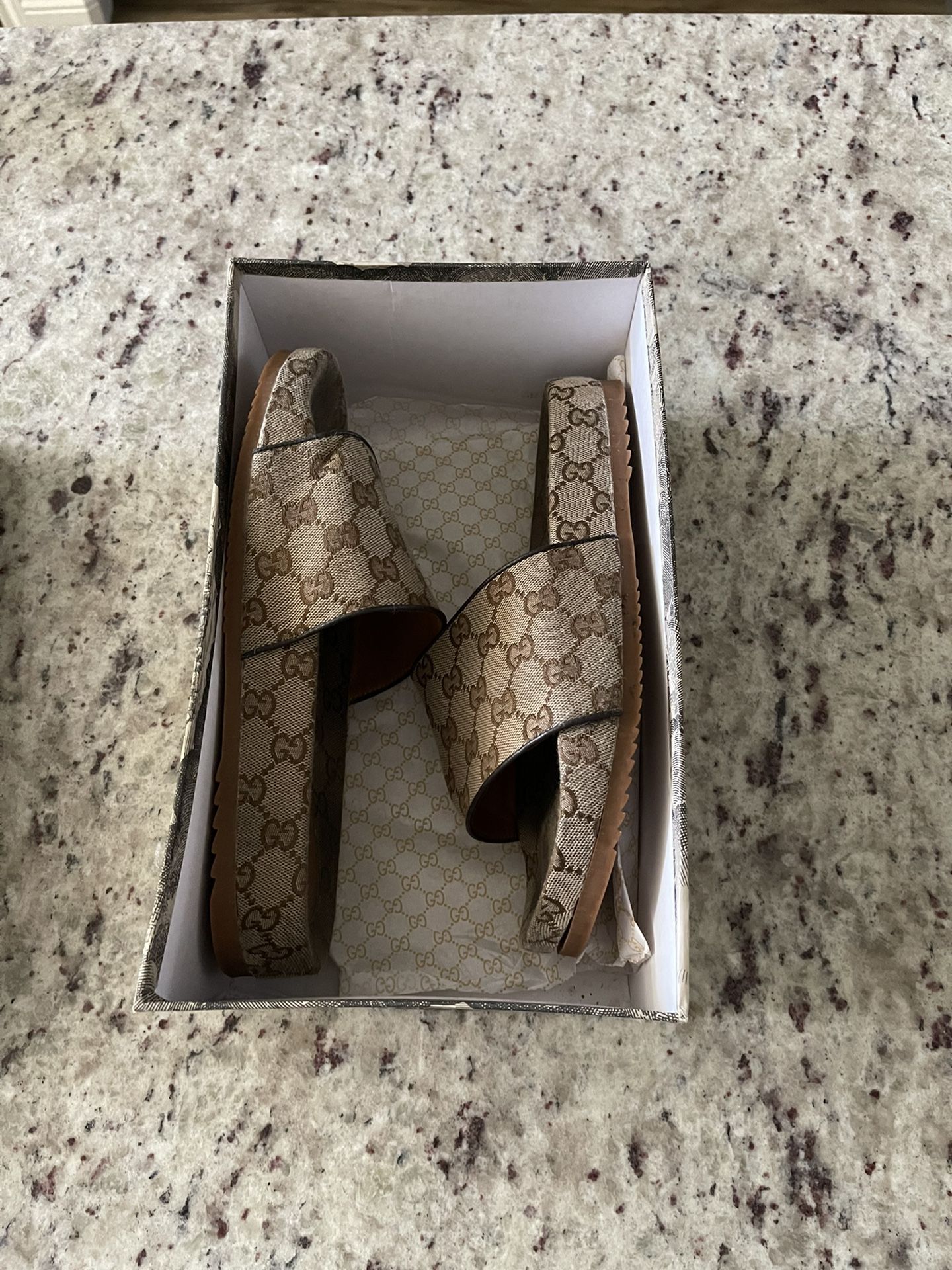 Gucci slippers 100% Authentic 