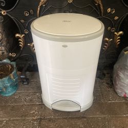 Dekor Diaper Pail Trash Can