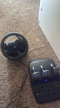 Logitech g923 steering wheel with pedals