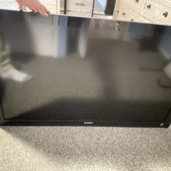 3 TVs 