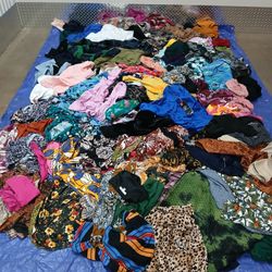 Wholesale Lot of 200+ Pieces Women & Men Clothing T-Shirts Pants Dresses & More