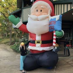 Giant Santa 🎅 $100 (Firm)