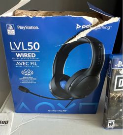 Headset with two CD games for PLS4