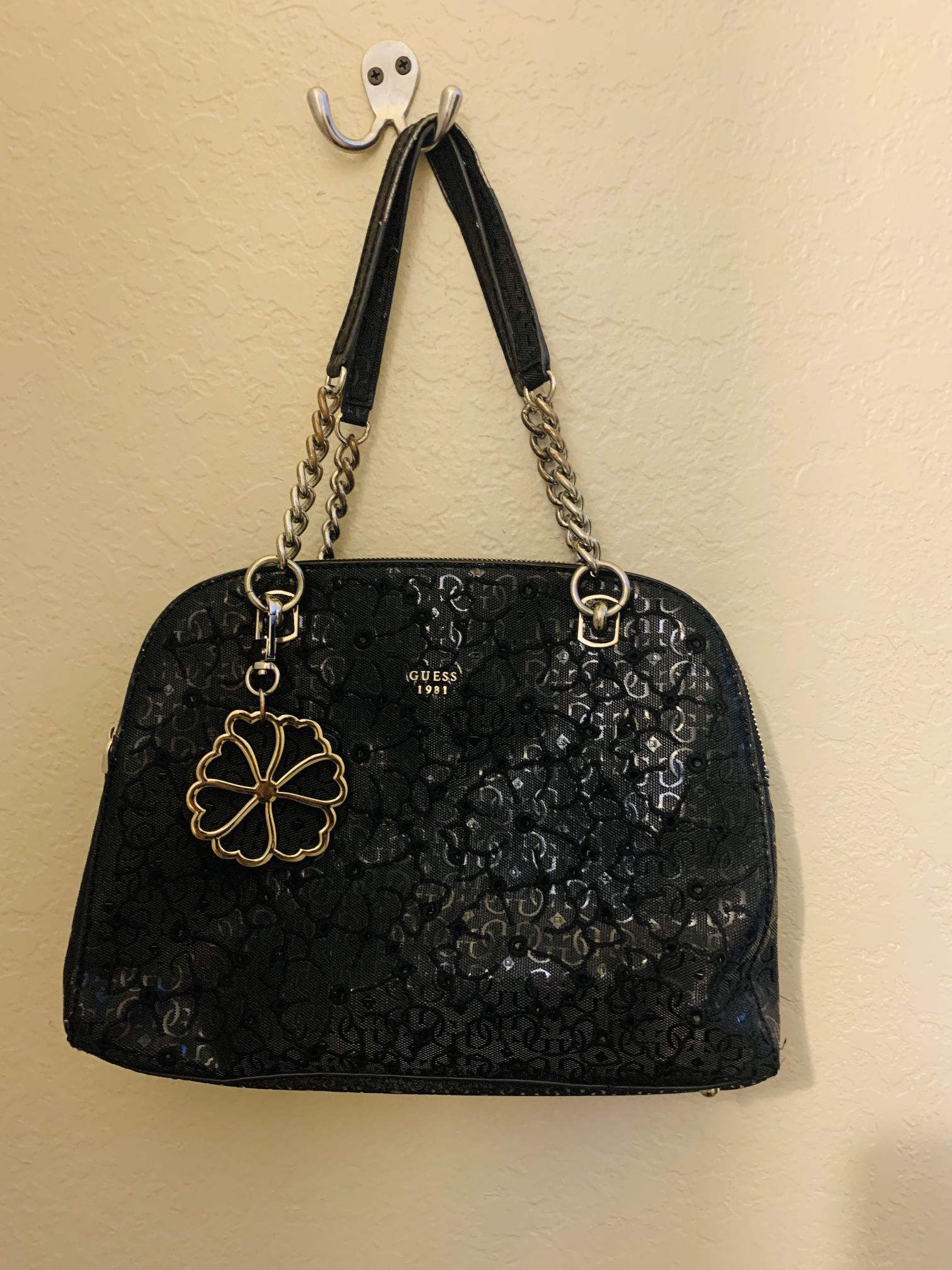 Guess Purse In Excellent Condition W Keychain