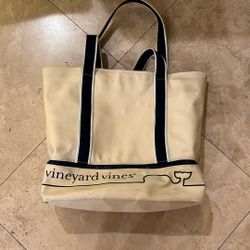 Vineyard vines, white beach bag, tote waterproof