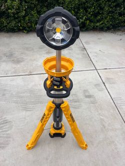 20V MAX 4000-Lumen Adjustable LED Tripod Light