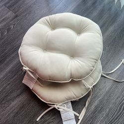 Pier 1 Round Chair Cushions X2 Tufted Cream 18” Set