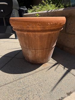 Large terracotta planter. 22.5 inch diameter, 20inches tall