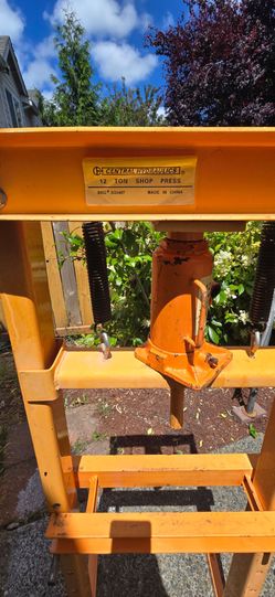 Hydraulic press