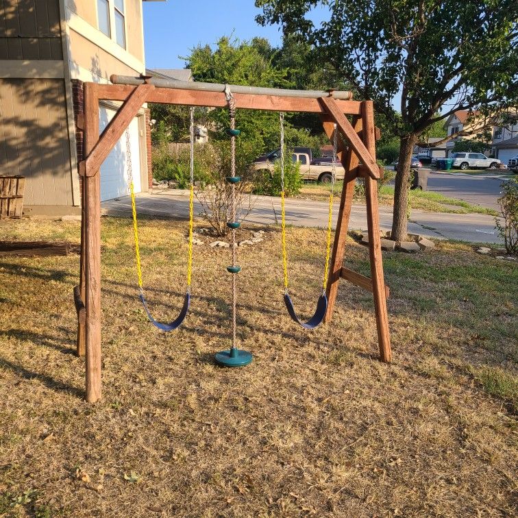 Solid Heavy Duty Swing Set/ Brand NEW Swings And Rope Swing