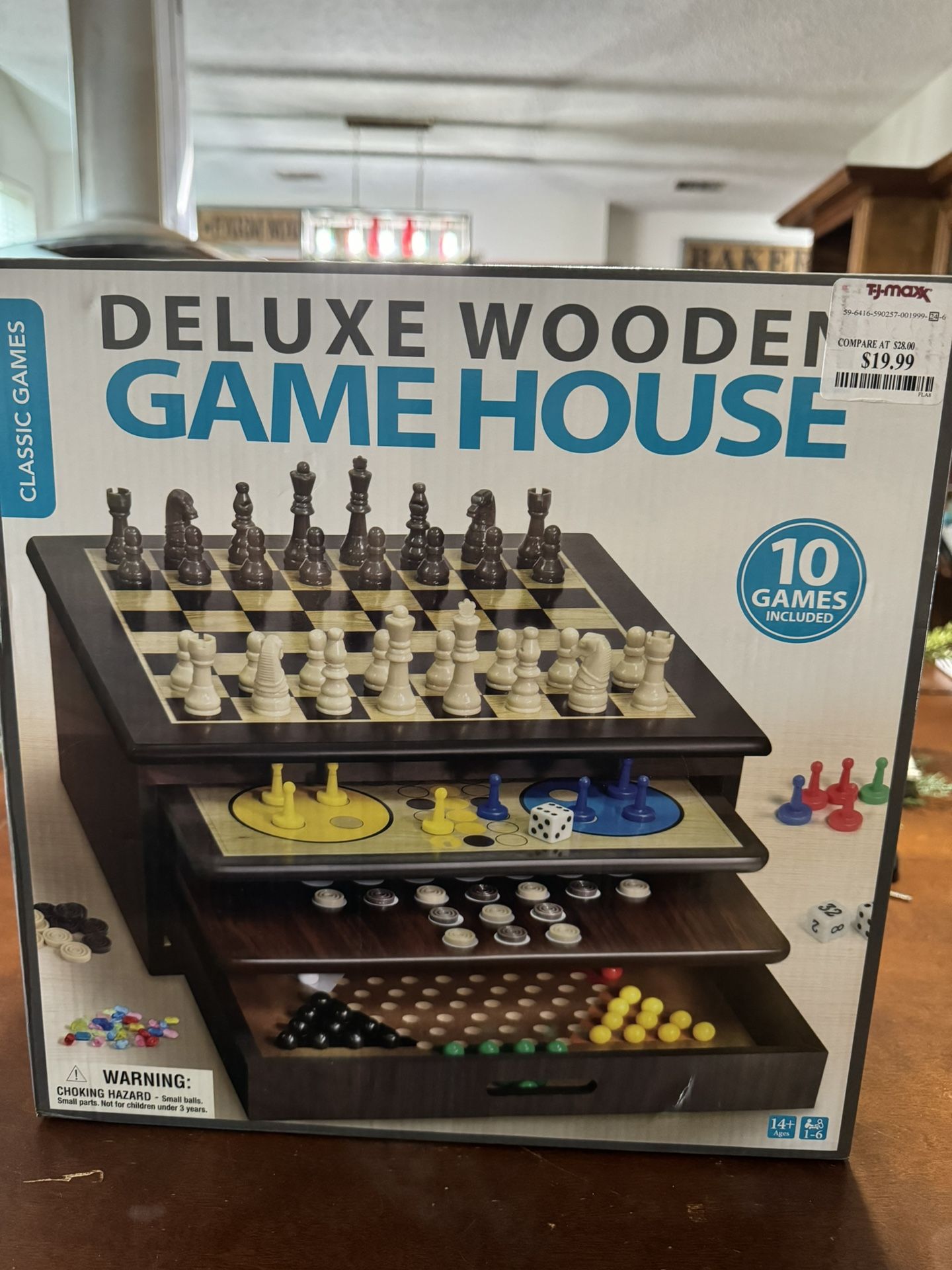 Deluxe Wooded Game House 