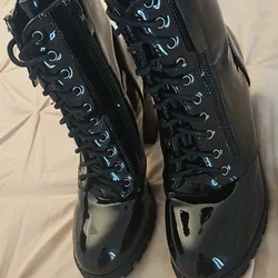 Women's chunky heel boots