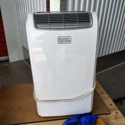 New Portable Air Conditioner With Heater Function Never Used Black & Decker