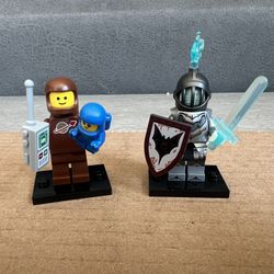 Two Minifigs 