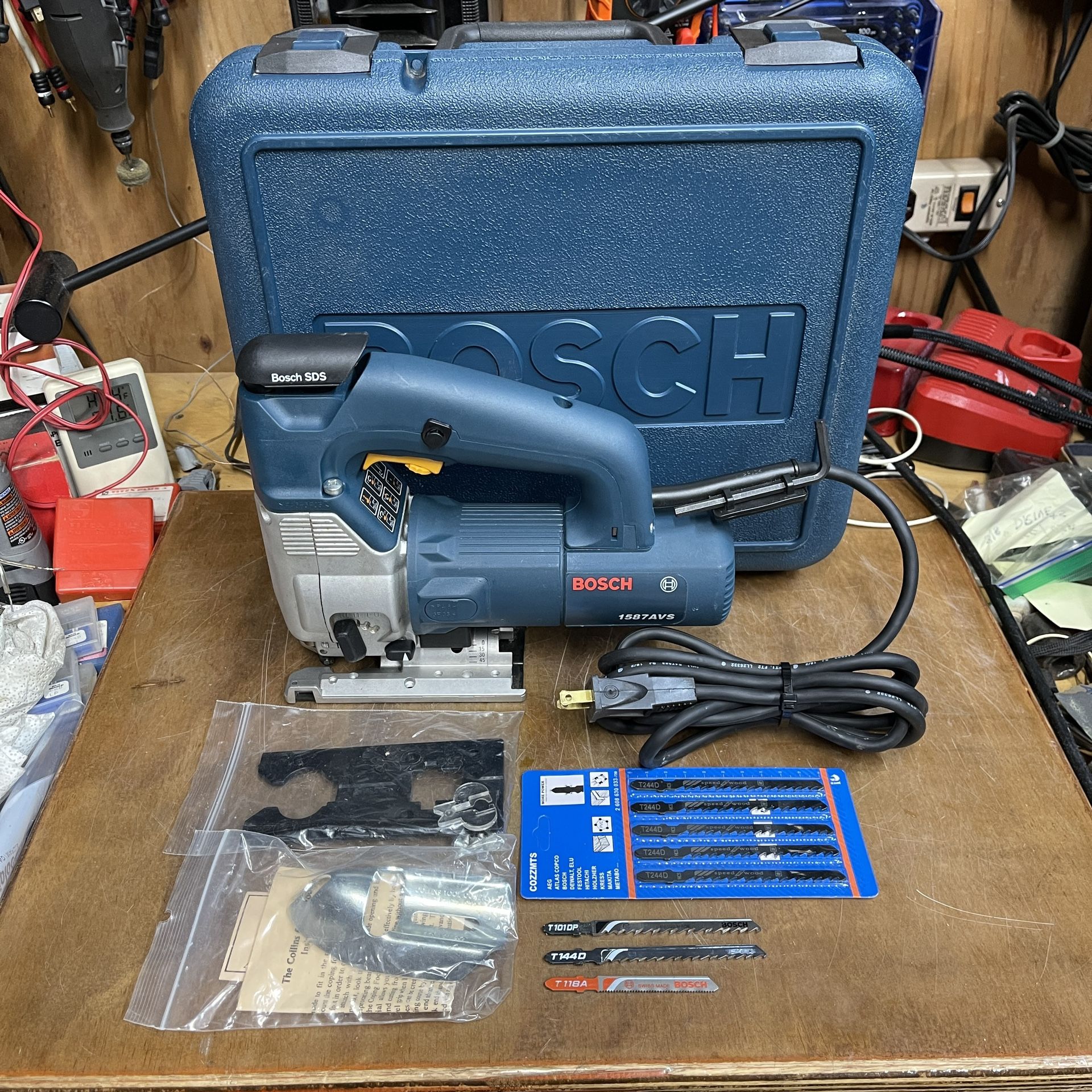 Bosch 1587AVS Corded Top-Handle Orbital Jigsaw, Blades and Coping Foot