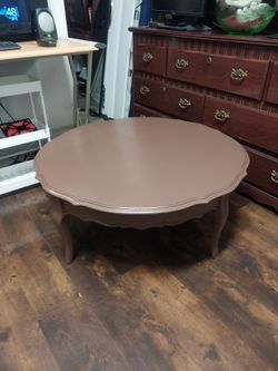 36"  Used  Round  Center  Table