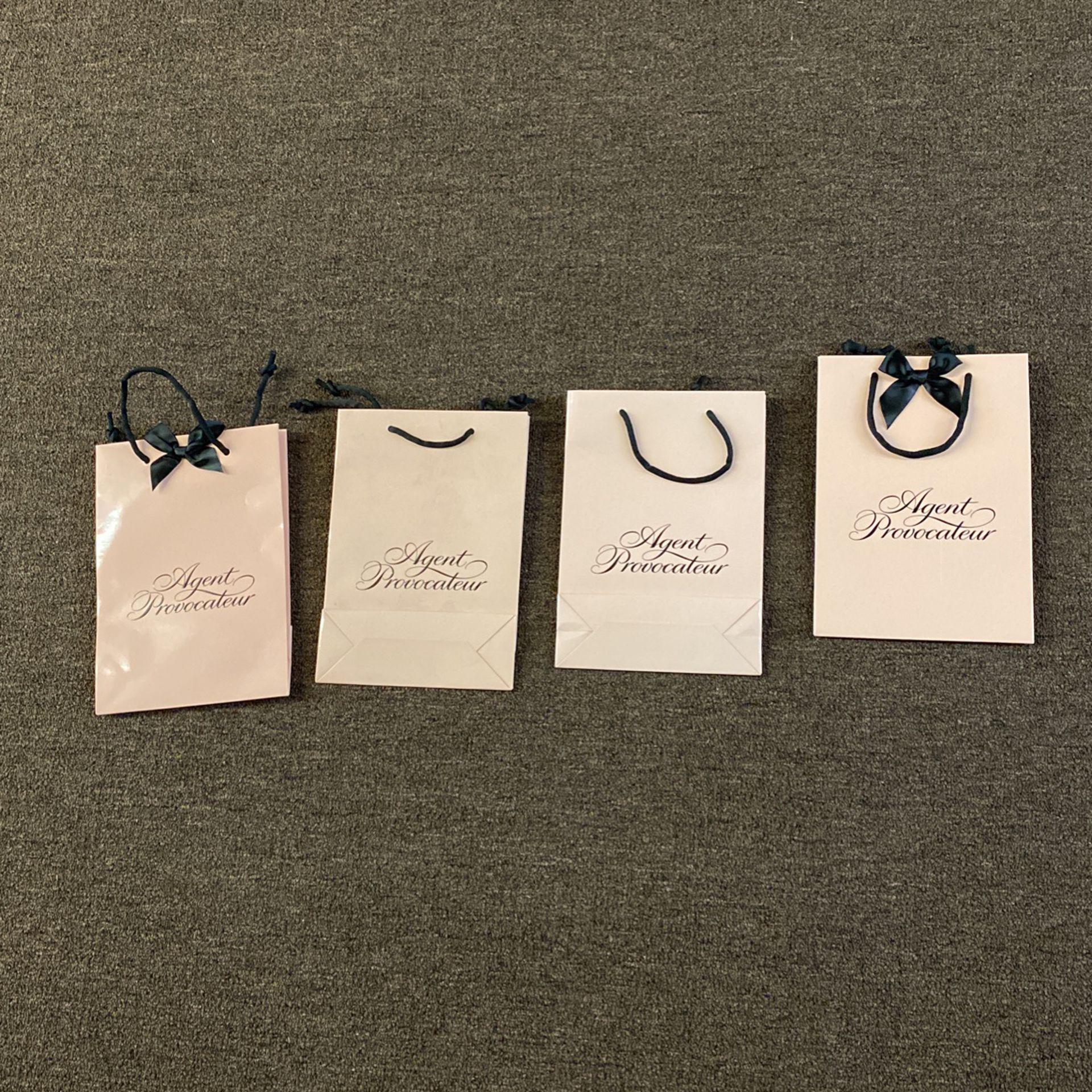 modbydeligt lidenskab perspektiv Lot Of 4 Small Agent Provocateur Shopping Bags for Sale in Miami, FL -  OfferUp