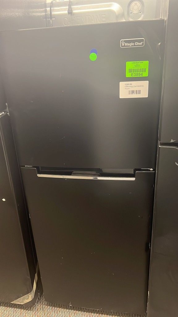 Magic Chef HMDRBE 10.1 cu. ft. Top Freezer Refrigerator Y MTG