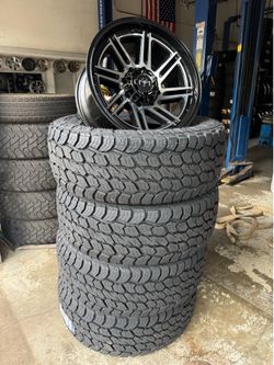 35x12.50R20 Mud Tires & 20” Wheels Ford Super Duty