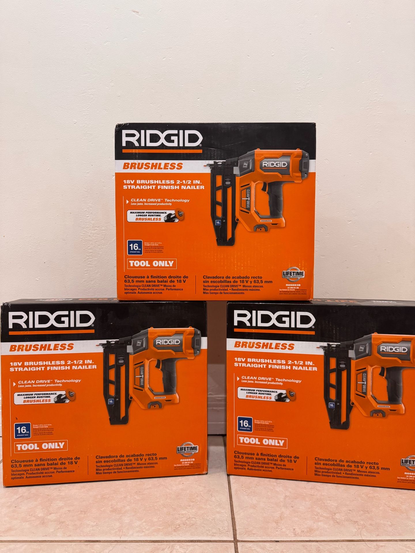 RIDGID 18V Brushless Cordless 16-Gauge 2-1/2 in. Straight Finish Nailer