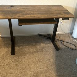 Electric adjustable desk