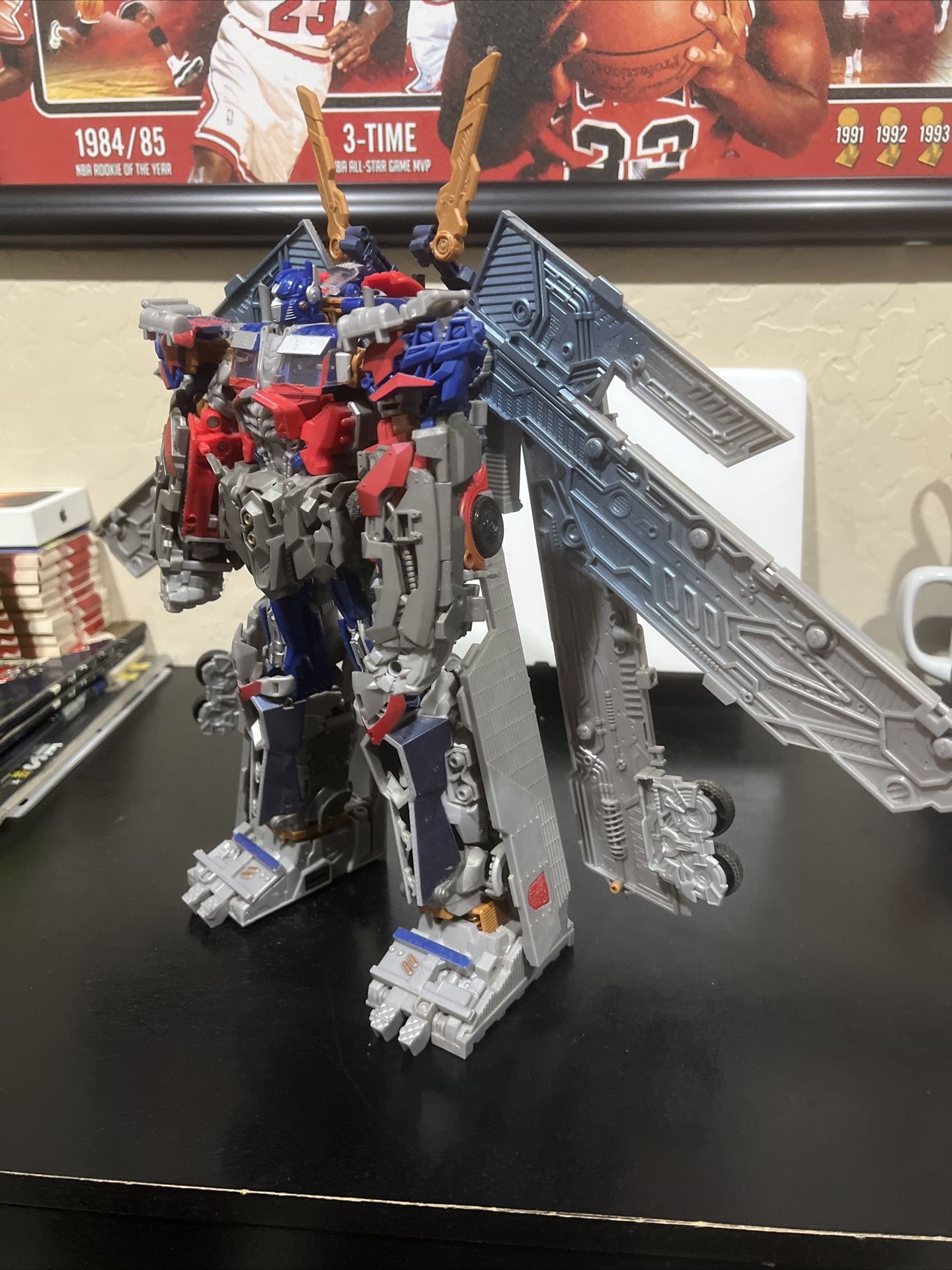 Transformers: Dark Of The Moon Ultimate Optimus Prime 13 Inches Toys