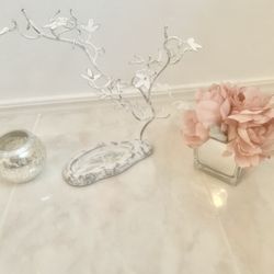 Beautiful White & Pink Mirrored Decor 