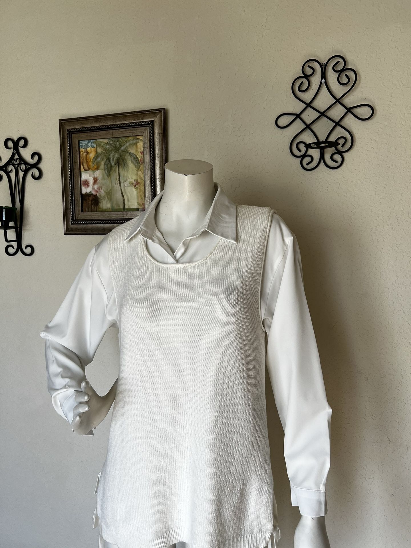 Cute White vest/sweater size L