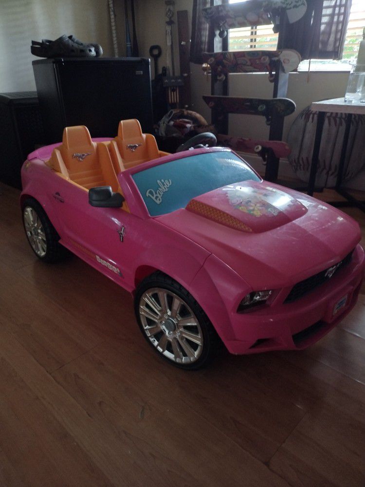Ford Mustang Barbie Edition Power Wheel 24v.  New Battery. Excellent Condition!!!
