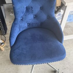 Blue velvet office chair 