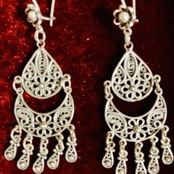 Pair Of Vintage Sterling Silver Dangle Ear Rings  Gift Box Included