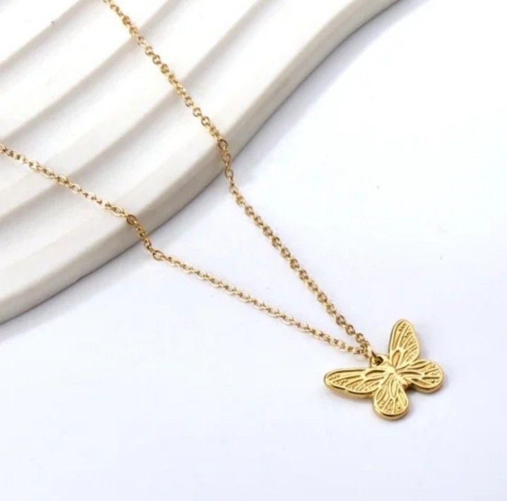 18k Butterfly Necklace 🦋 Flash Sale ⚡