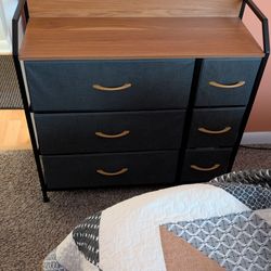 Cloth dresser
