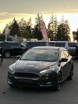 Ford Focus Sedan in Dark Gray