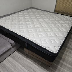 Like New Helix Midnight Luxe Original Cover King Mattress 