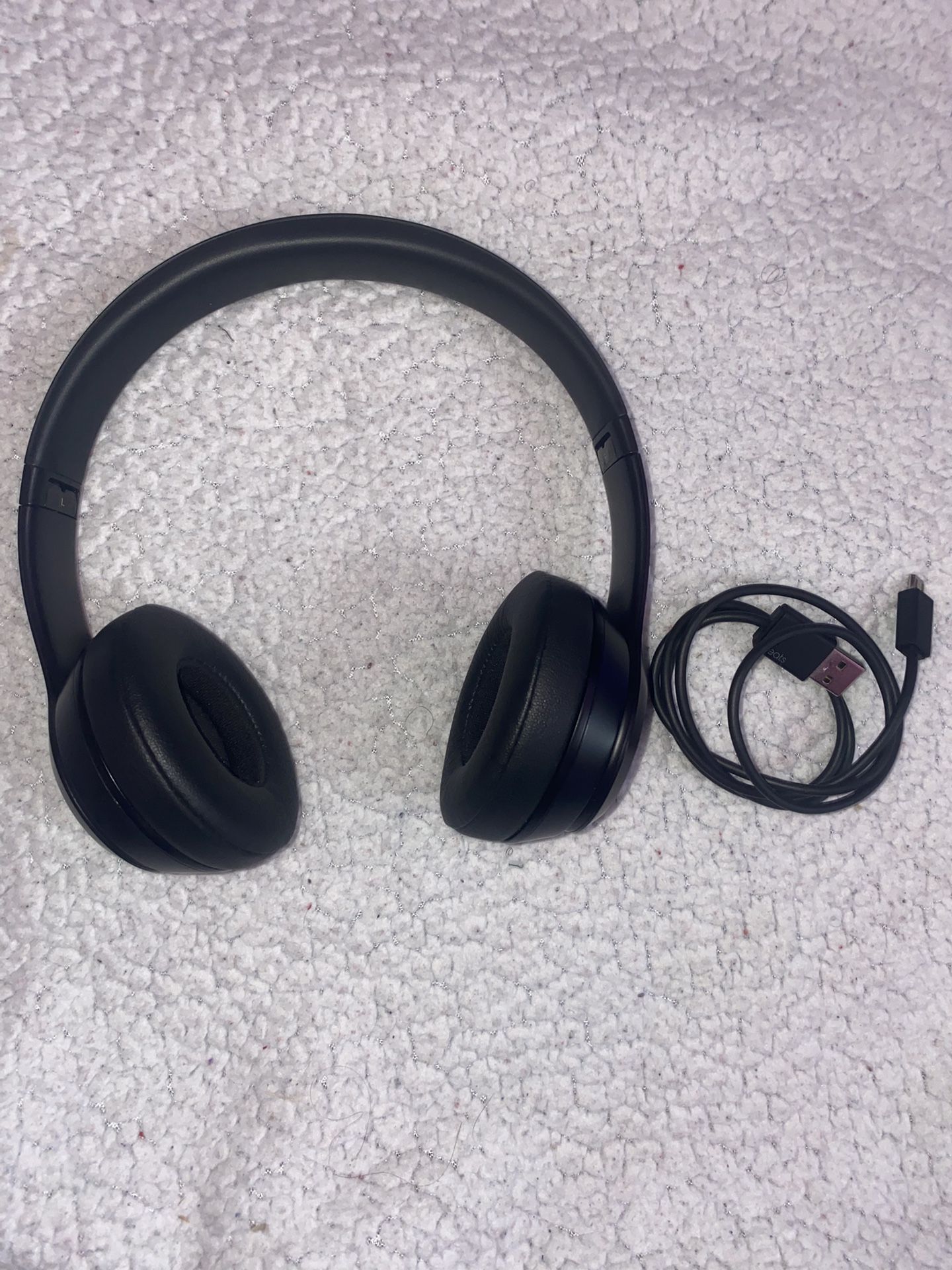 Beats Solo 3- black
