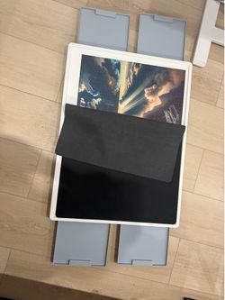 Puzzle board (puzzle not included)