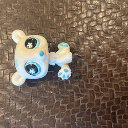 Littlest Pet Shop~#647~Polar Bear~White Blue~Blue Flowers~Blue Flower Eyes