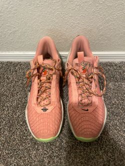 Basketball shoes