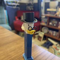 Rare vintage Scrooge McDuck Pez dispenser pat#3.9 made In Austria