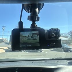 Dash Cam (Easy installation.)